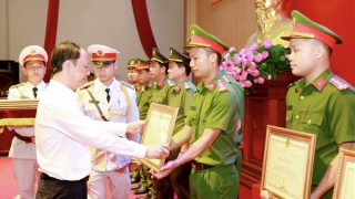 Công an Nghệ An khen thưởng các tập thể, cá nhân có thành tích xuất sắc