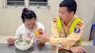 CSGT chăm sóc, giúp đỡ bé gái đi lạc vào cao tốc về nhà an toàn