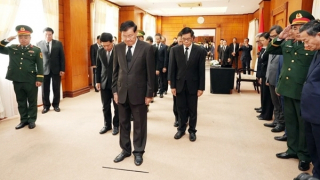 Lãnh đạo Đảng, Nhà nước Lào viếng nguyên Chủ tịch nước Trần Đức Lương