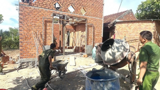 Công an xã trên địa bàn tỉnh Đắk Nông nỗ lực chung tay xóa nhà tạm, nhà dột nát