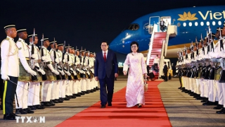 Thủ tướng tới Kuala Lumpur, bắt đầu thăm Malaysia và dự các Hội nghị cấp cao