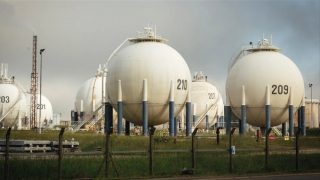 Dầu, chứng khoán và USD cùng lao dốc