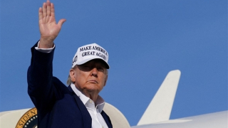 Tổng thống Trump: Mỹ phải sản xuất những thứ lớn lao chứ không phải áo phông