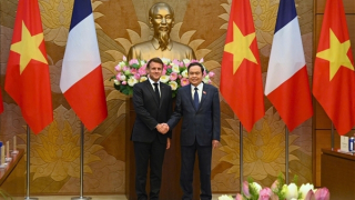 Chủ tịch Quốc hội Trần Thanh Mẫn hội kiến Tổng thống Pháp Emmanuel Macron