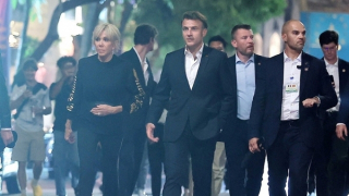 Tổng thống Pháp Emmanuel Macron và phu nhân dạo phố cổ Hà Nội