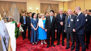 Chủ tịch nước và Tổng thống Hungary dự khai mạc triển lãm ảnh của Bozoky Dezso