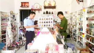 Phát hiện số lượng lớn mỹ phẩm không rõ nguồn gốc ở Cà Mau