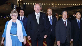 Tổng thống Hungary và Phu nhân đến Hà Nội, bắt đầu thăm chính thức Việt Nam