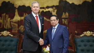 Thủ tướng đề nghị Tập đoàn EE hợp tác xây dựng trung tâm LNG tại Việt Nam