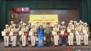 Tuyên dương “Phụ nữ Công an tiêu biểu” và “Nữ Công an cơ sở xuất sắc” năm 2024