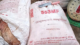 Tên Công ty C.P Việt Nam được in trên bao bì chứa hàng tấn lòng, thịt không rõ nguồn gốc tại Đà Nẵng