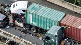 Bốn ô tô "dồn toa" trên cao tốc TP Hồ Chí Minh-Long Thành-Dầu Giây