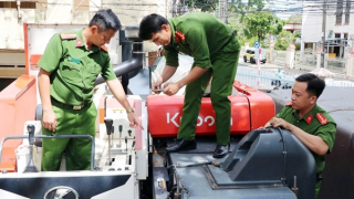 Bắt nhiều vụ buôn lậu máy gặt đập liên hợp từ Campuchia