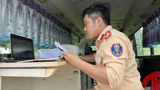 Giữ bình yên những con đường dưới nắng lửa Trường Sơn