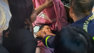 Giải cứu thành công cháu bé 8 tuổi bị kẹt tay trong đường ống đài phun nước