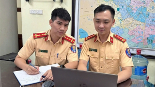 Công an Hà Nội học AI qua nền tảng 'Bình dân học vụ số'