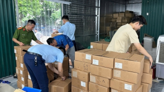 Phát hiện 5.400 lọ mỹ phẩm nhập lậu tại cơ sở thuộc Ngân Korea