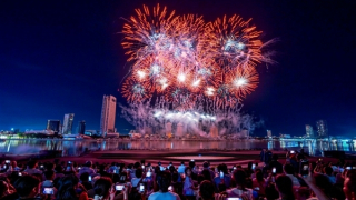 Khai mạc DIFF 2025: Pháo hoa kể chuyện Việt Nam vươn ra thế giới