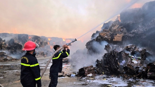 Cảnh sát PCCC và CNCH tỉnh Ninh Bình dập tắt đám cháy tại Cụm Công nghiệp Văn Phong