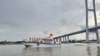 Tổng kiểm soát phương tiện có gắn thiết bị bơm, hút và vận chuyển cát, sỏi trên sông