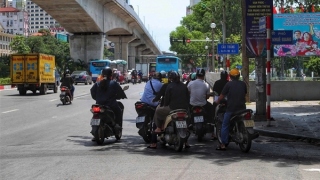 Người Hà Nội trong ngày nóng hơn 40 độ C