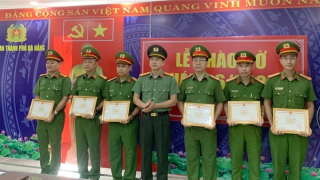 Công an Đà Nẵng trao quyết định của Bộ Công an công nhận Công an phường kiểu mẫu