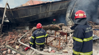 Khống chế vụ cháy tại xưởng gia công đồ gỗ ở huyện Đông Anh