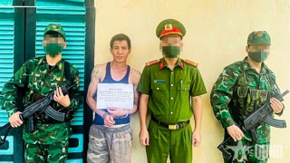 Bắt quả tang đối tượng mua bán trái phép ma túy, sử dụng tài liệu giả