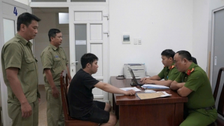 Truy bắt nóng kẻ xông vào nhà, cướp tài sản của cụ bà 72 tuổi giữa ban ngày