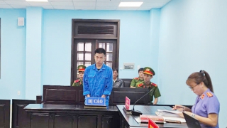 Bị phạt 8 năm tù do "yêu" trẻ em