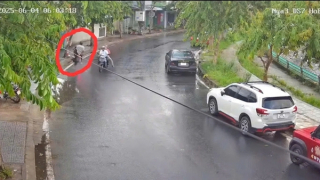 Tự đâm xe máy vào tường nhà dân, 2 sinh viên Ấn Độ thương vong