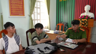 Công an xã Tiến Lợi bắt 2 tên trộm vàng