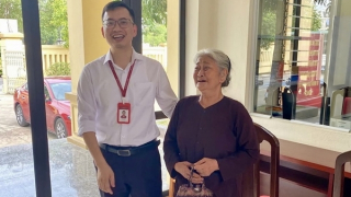 Cụ bà suýt mất 300 triệu đồng từ cuộc gọi của “con rể” dởm