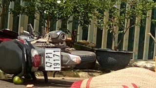 Xe khách va chạm xe máy, 3 người thương vong