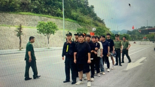 Trao trả nhóm công dân Trung Quốc bị lừa nhập cảnh trái phép vào Việt Nam