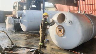 84.000 bao thuốc lá giấu trong bồn thép xuất lậu đi Canada