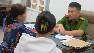 Cảnh giác chiêu lừa từ cuộc gọi video có hình ảnh Công an bắt người, còng tay