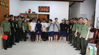 Trục xuất và trao trả 15 người Trung Quốc nhập cảnh trái phép vào Việt Nam