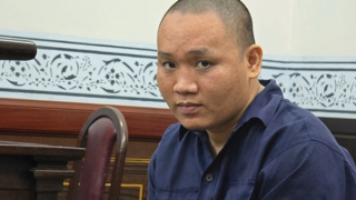 Con nghiện đâm Cảnh sát khu vực trọng thương, lãnh án 14 năm tù