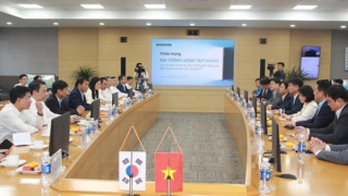 Minister Luong Tam Quang visits Samsung Electronics Vietnam Thai Nguyen Co., Ltd.