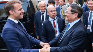 Thủ tướng Phạm Minh Chính hội kiến Tổng thống Pháp Emmanuel Macron