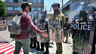 Thống đốc California kêu gọi chống Tổng thống, Los Angeles áp lệnh giới nghiêm