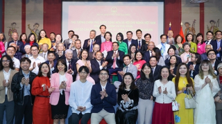 Thủ tướng Phạm Minh Chính gặp gỡ cộng đồng người Việt Nam tại Pháp