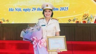 Nữ cán bộ Công an thị trấn bản lĩnh, tận tụy