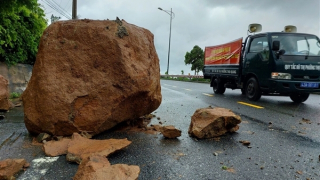 Tạm dừng tham quan báo đảo Sơn Trà do mưa lớn gây sạt lở nghiêm trọng