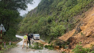 Công an Quảng Bình ứng trực, đảm bảo an toàn cho nhân dân trong mưa lũ