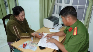 Người phụ nữ gây hàng loạt vụ cướp giật nhắm vào trẻ em bán vé số