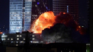 Iran dội bão hỏa lực trả đũa Israel, "cầu lửa thắp sáng bầu trời đêm" ở Tel Aviv