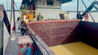 "Cát tặc" hoán cải tàu, giấu đầu hút dưới mặt nước