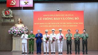 Bộ Công an thông báo và công bố quyết định thăng cấp bậc hàm cấp Tướng đối với 4 đồng chí Thứ trưởng